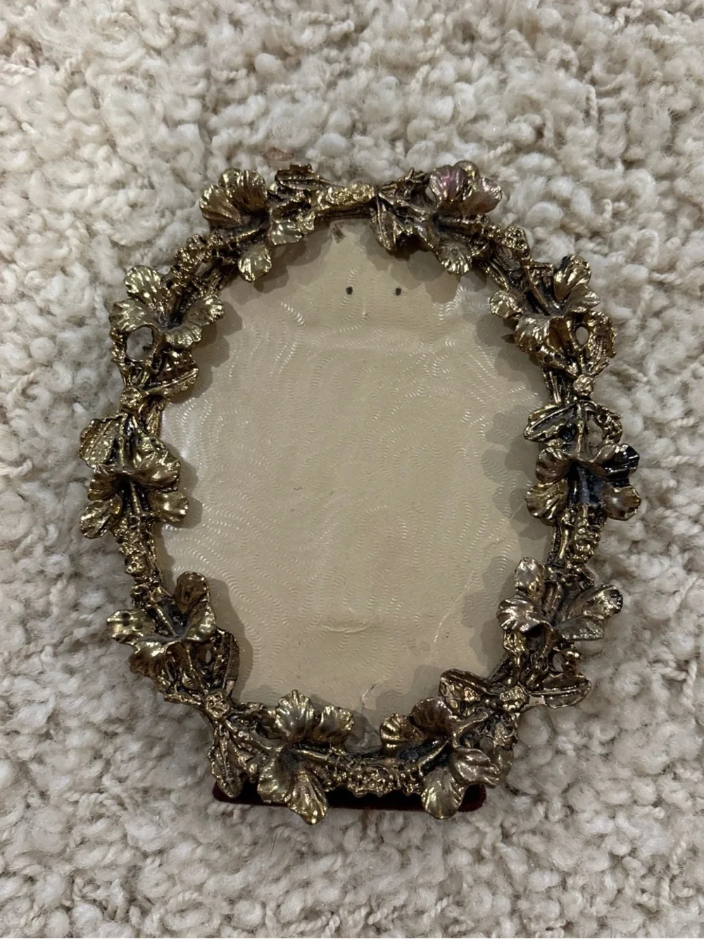 Vintage 1970s Ornate Floral Small Metal Photo Frame Gold Tone Velvet Back 4.75”